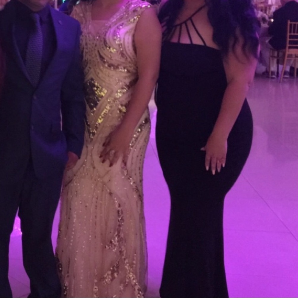 Dress - Picture 3 of 3